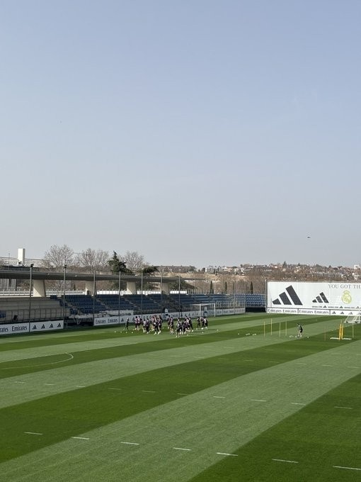 db真人 盛趣-皇马跟队：姆巴佩、贝林等多名球员缺席训练 8名青训小将加入训练