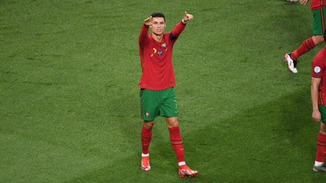 db真人体育官网-【夜读】谢峰:中国足球教练就爱饭桌上吹